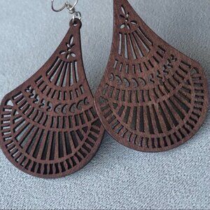 Wood Earrings ~ Beautiful cut out design ~ Brand New
